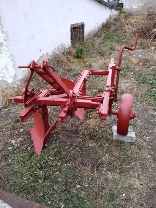 Плуг сельхоз  ПТ-2.
