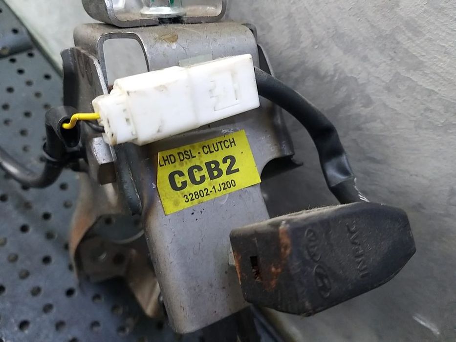 Pedala ambreiaj hyundai i20 328021j200