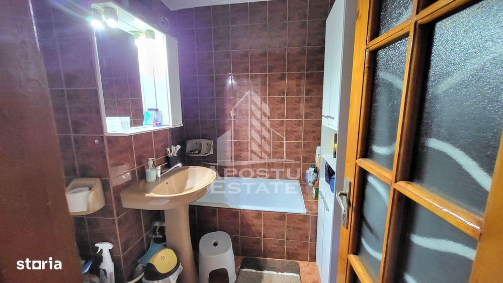 Apartament decomandat,4 camere,2 bai,etaj 2 Calea Lipovei