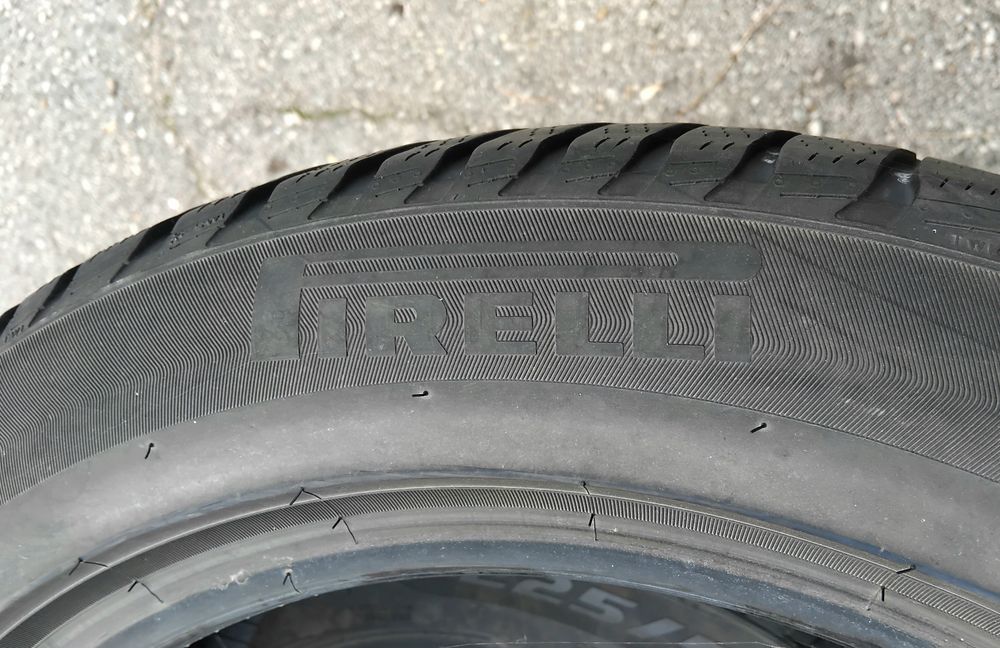 Гуми 225 55 18 Пирели Pirelli 4 броя+.
Нов внос. Не са нови!