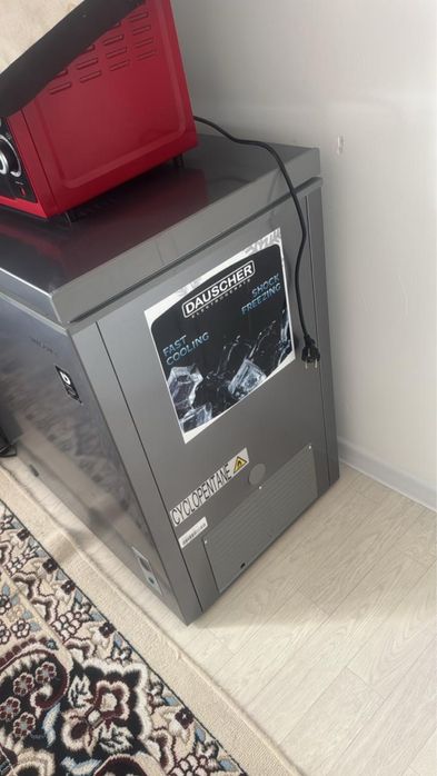 Морозильник почти новый