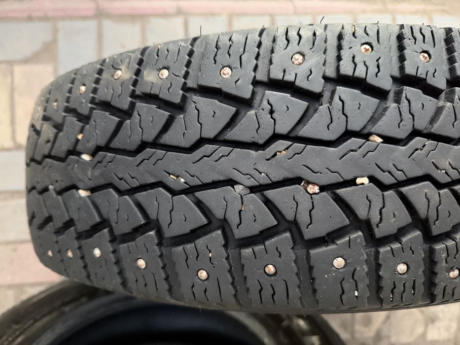 Продам зимнюю резину MAXXIS
