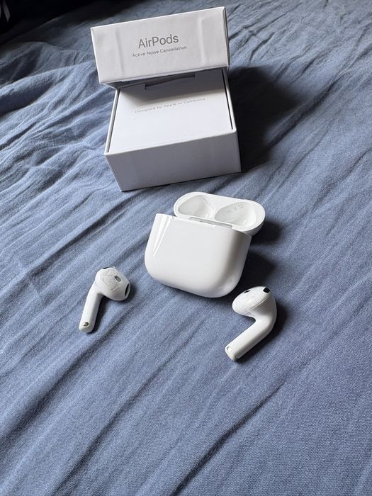 Apple AirPods 4 ANC