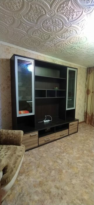 Продам стенку и столик в гостиную