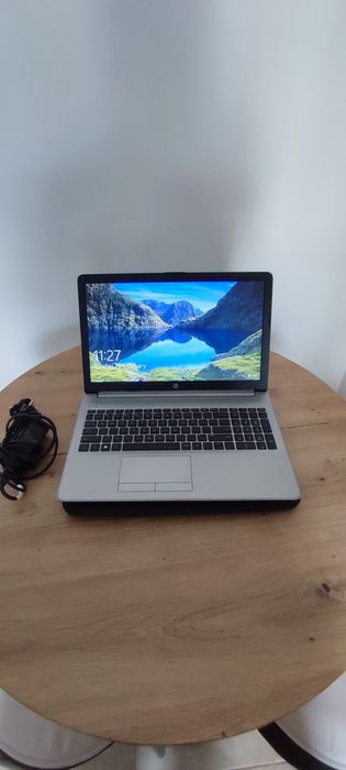 Vând laptop HP 15 cu cooler