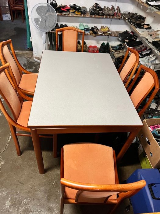VAND URGENT masa cu 6 scaune
