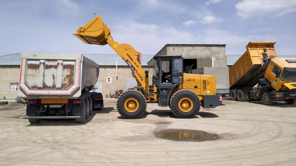 Сдам на длительныйсрок фронтальный погрузчик 3куб