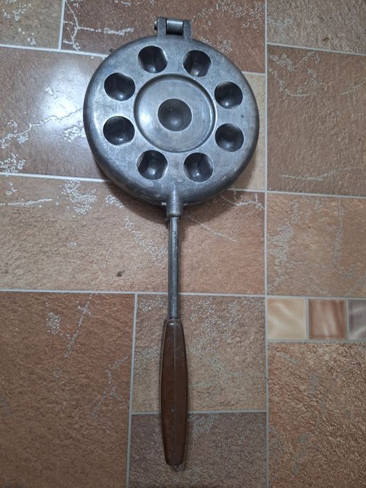 Орешница. Ссср. Продам.