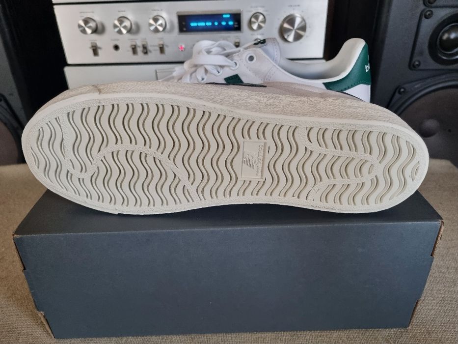 Sneakersi New Balance. Marimea 43. Noi.