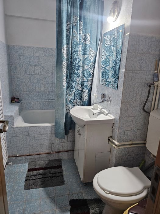 Închiriez apartament cu două camere decomandate ultracentral