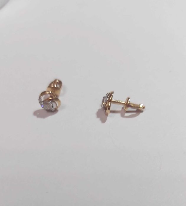 Продам золотые серьги.