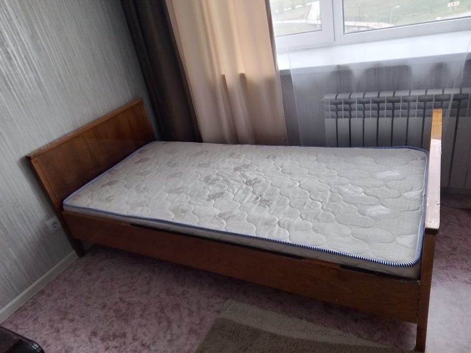 Кровать с матрасом