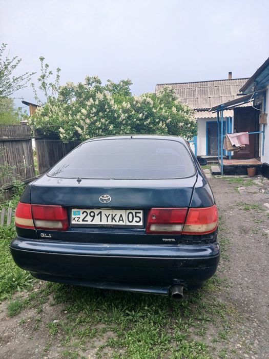 Прдаю машину карина е