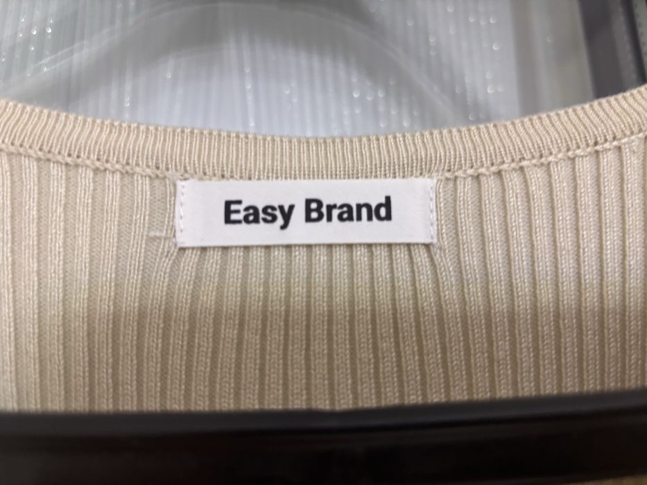 Светло бежевое платье