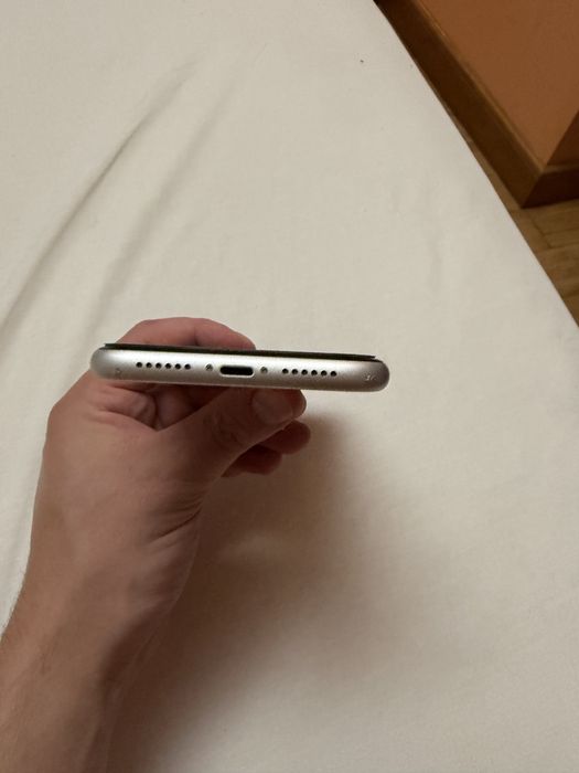 Продавам Apple iPhone XR 128GB – 97% батерия