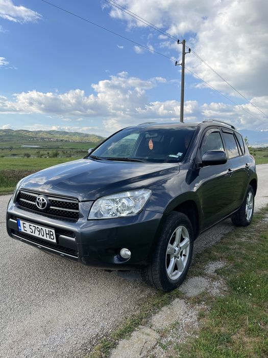 Toyota RAV4 2.0 – надежден SUV
