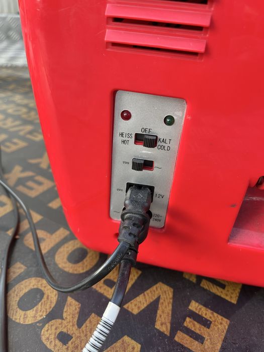 Малак Хладилник за кола на 12V и на 220V