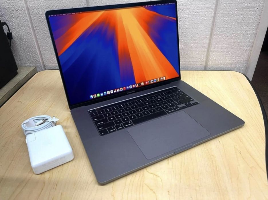 MacBook Pro 16 retina / i7 / 512 GB