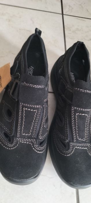 Adidași noi 42..