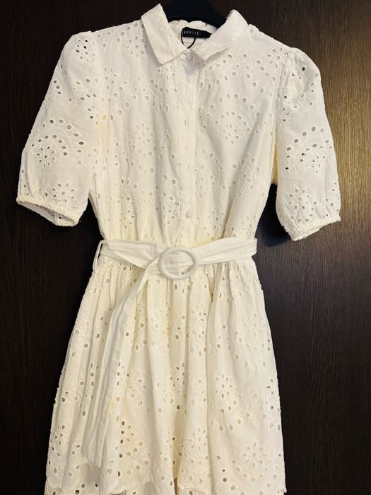 Rochie alba din bumbac brodat noua Mohito