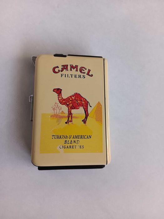 Tabachera cu bricheta Camel,veche, de colectie, perioada comunista RSR