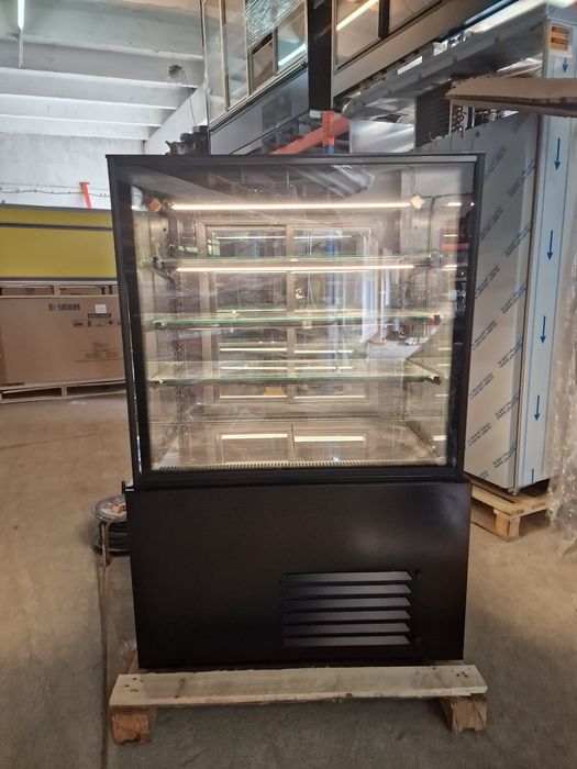 Сладкарска хладилна витрина CARINA