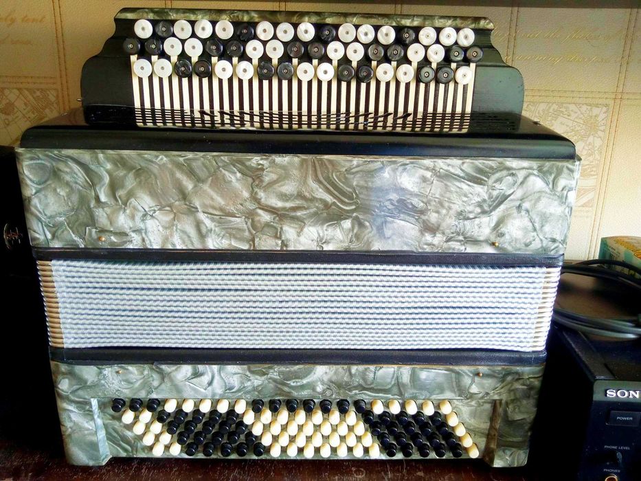 Баян цельнопланочный "Волга"