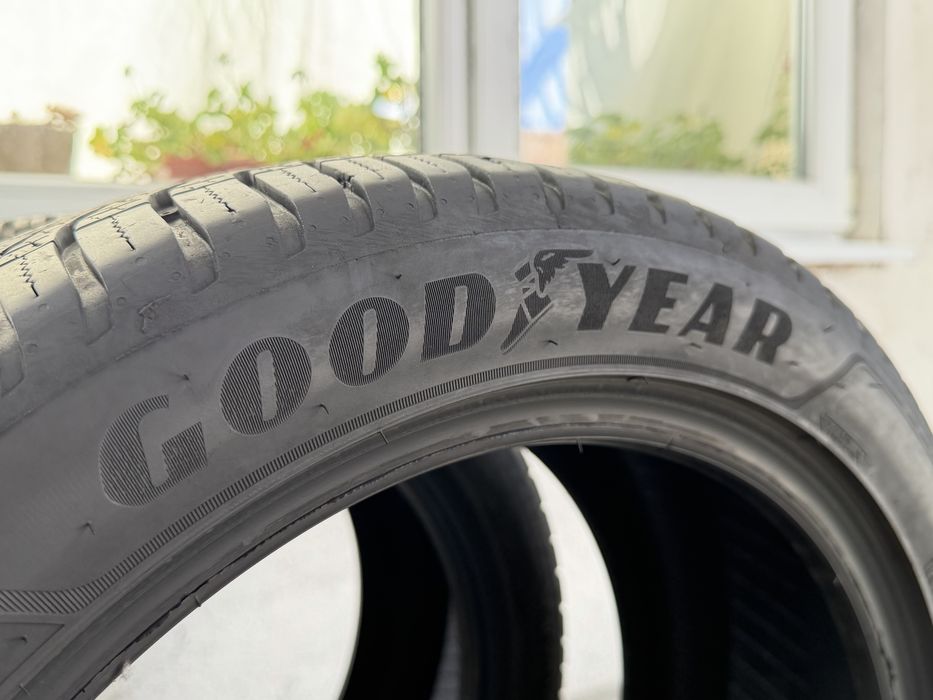 225/45/17 Goodyear 2Броя: 80€ 6.5мм Всесезонни гуми