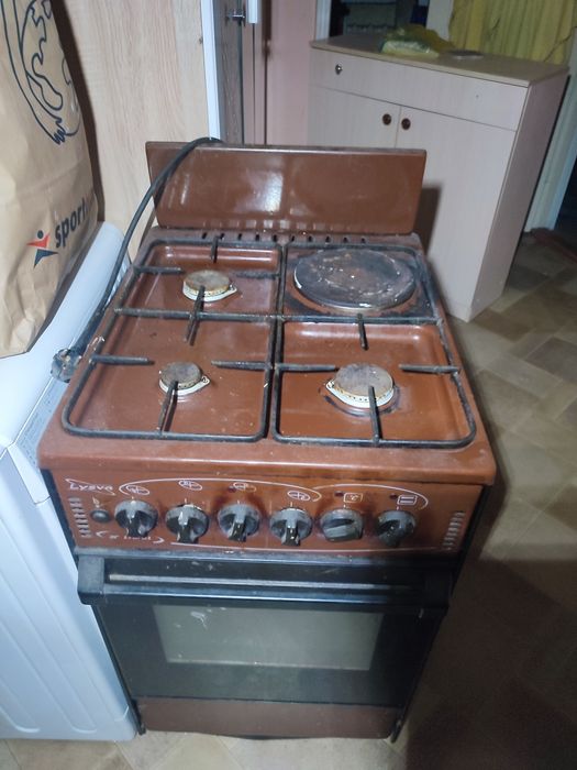 Продам газовую плиту