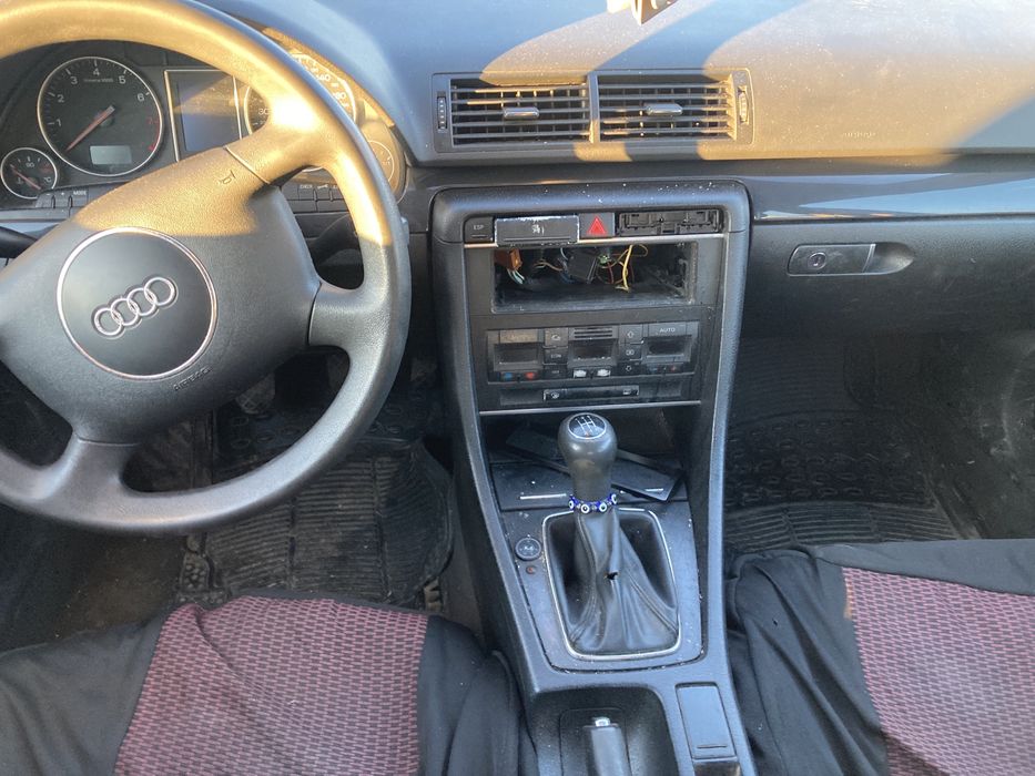 Продава се само на части AUDI A4 2.0 бензин