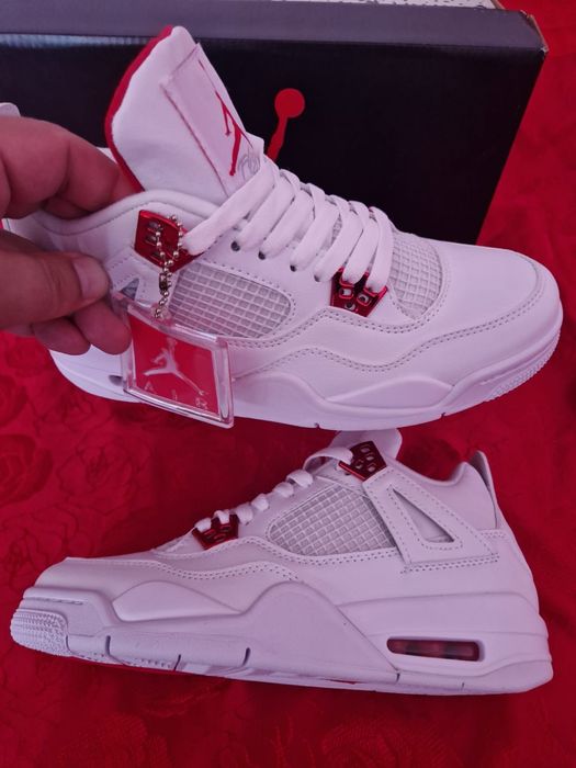 Adidași Jordan Retro patru
