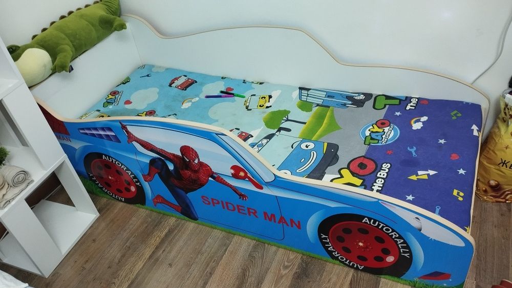 Кроватка  машинка