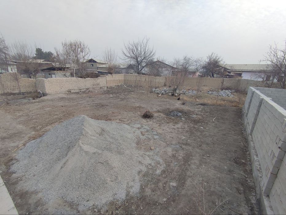 6 sotix uy sotiladi Fargʻona shahar Soburbuloq katta yoʻl boʻyida