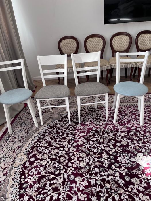 Продается обеденный стол и стулья