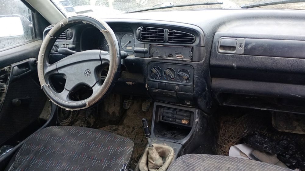 Продава се само на части Фолксваген Венто 1.9 тд