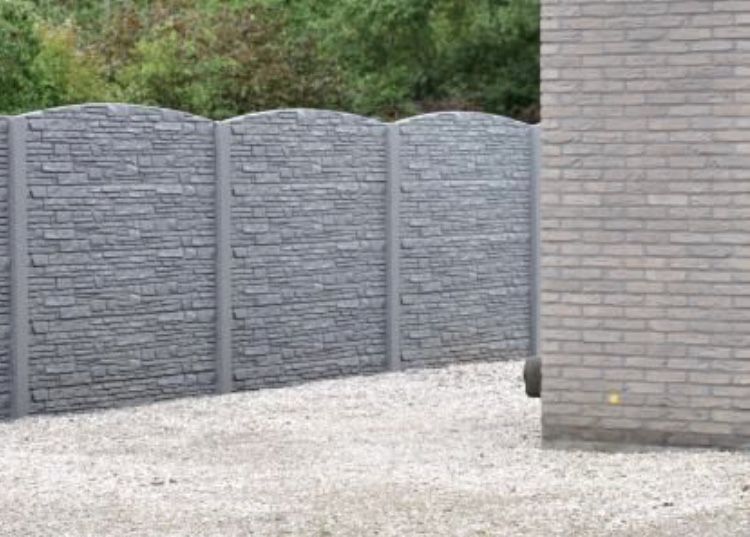 Gard decorativ din beton armat pentru gradina