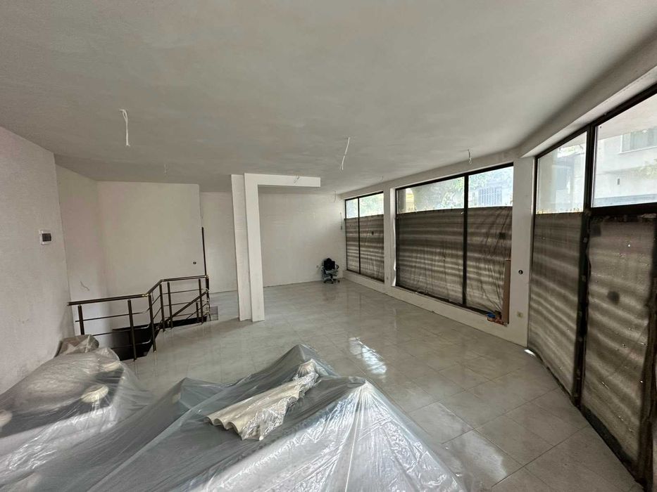 Дава се под наем Магазин в Пловдив, Център - 180 кв.м за 1000 € - Снимка #3