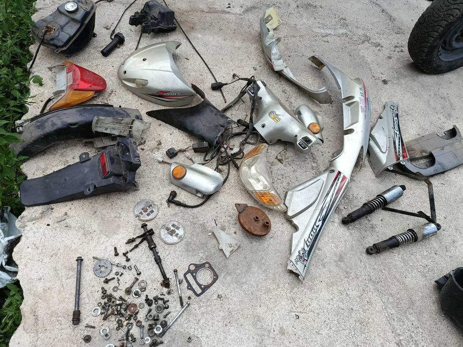 продам запчасти .