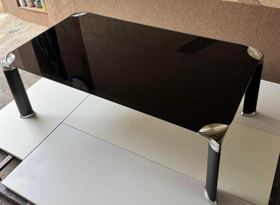 Стъклена холна маса