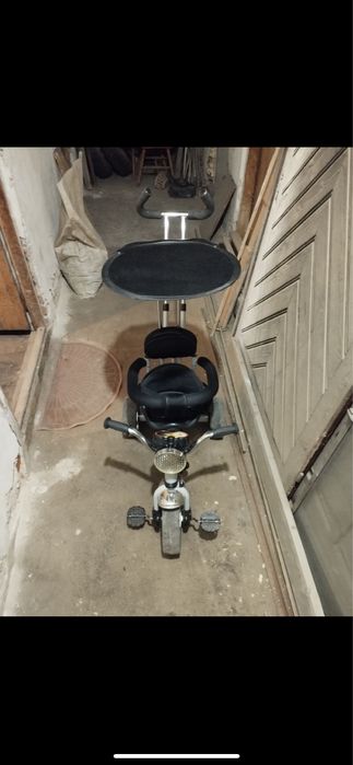 Продавам детска триколка с педали