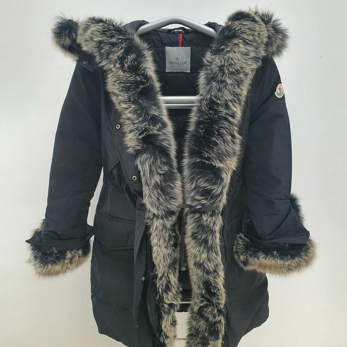 Geaca dama m o n c l e r  accesorizata cu blana naturala! M/L - oferta