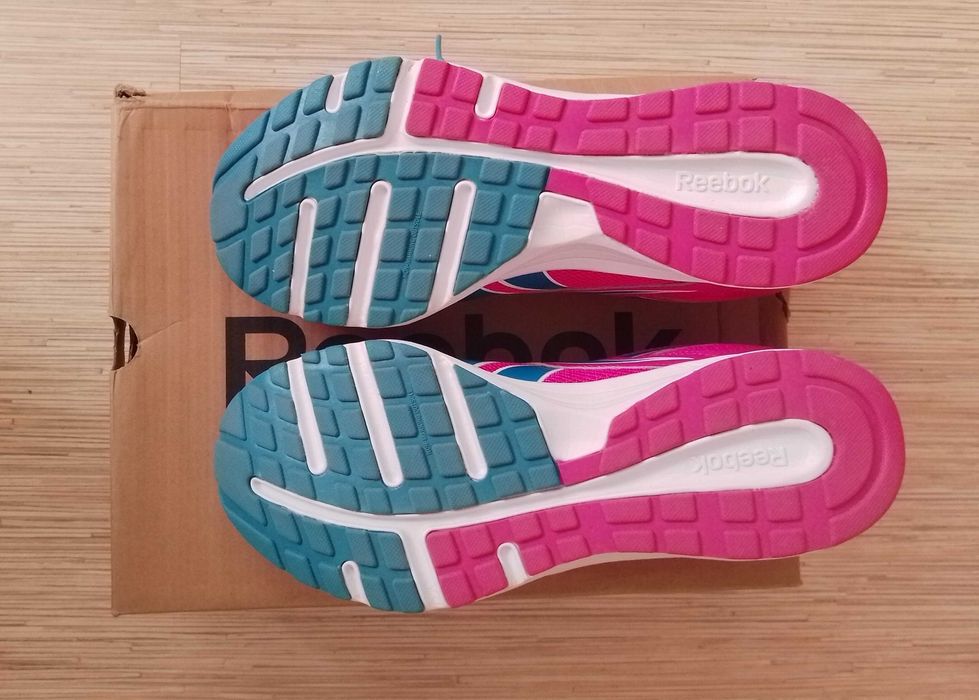 НОВИ Маратонки Reebok 39