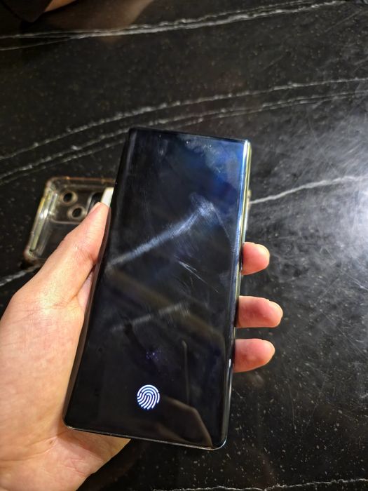 Продам смартфон Vivo v30. 256гб