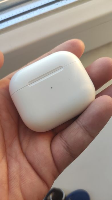 Продам оригинал кейс от airpods 3
