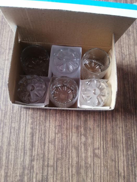 Набор из шести стопок