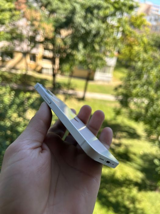 • Iphone  12 mini • BATERIE 100% •