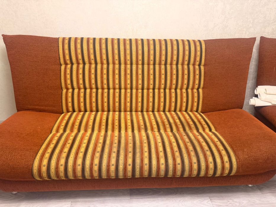 Диван б/у в нормальным состоянии. Самовывоз