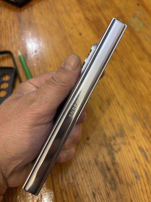 Продавам Samsung  Galaxy  z fold 5