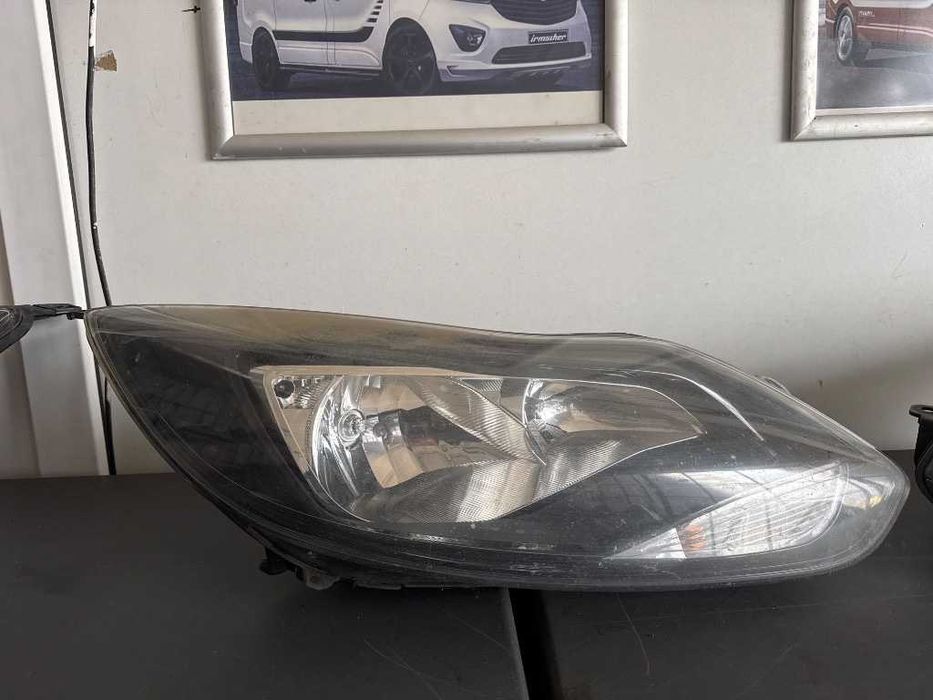 Faruri Ford Focus III far stanga BM51-13W030-SB far dreapta BM51-13W029-DH