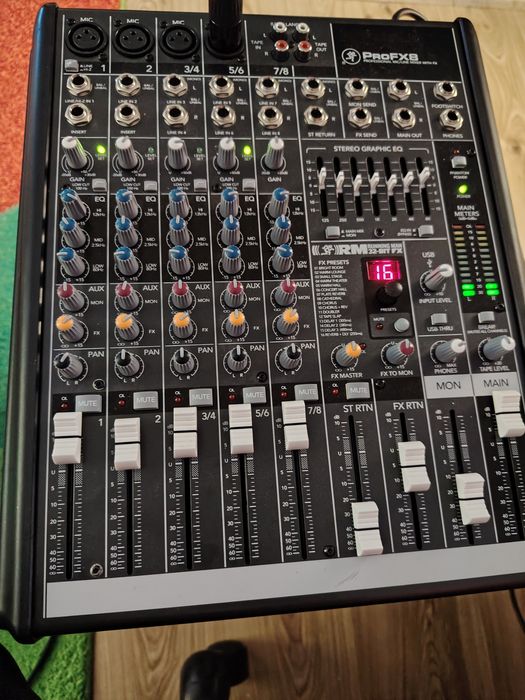 Mixer analogic Mackie ProFx8